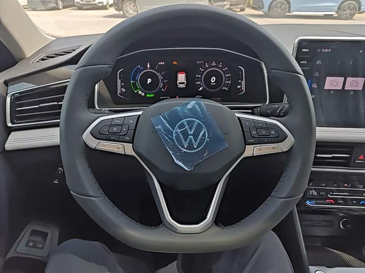 Volkswagen Tiguan L Hybrid, 2025 — фото 7 из 9