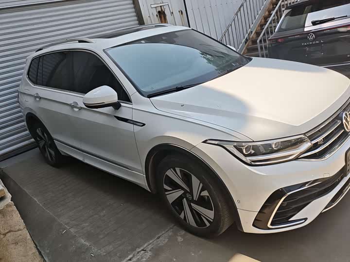 Volkswagen Tiguan L Pro, 2023 — фото 3 из 9