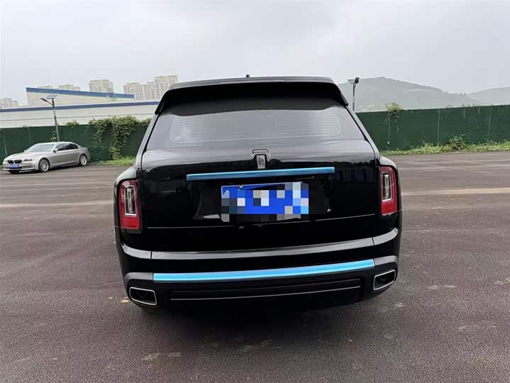 Rolls-Royce Cullinan, 2023 — фото 6 из 9