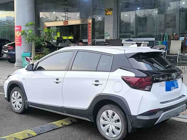 Toyota Yaris L Hatchback, 2022 — фото 2 из 9