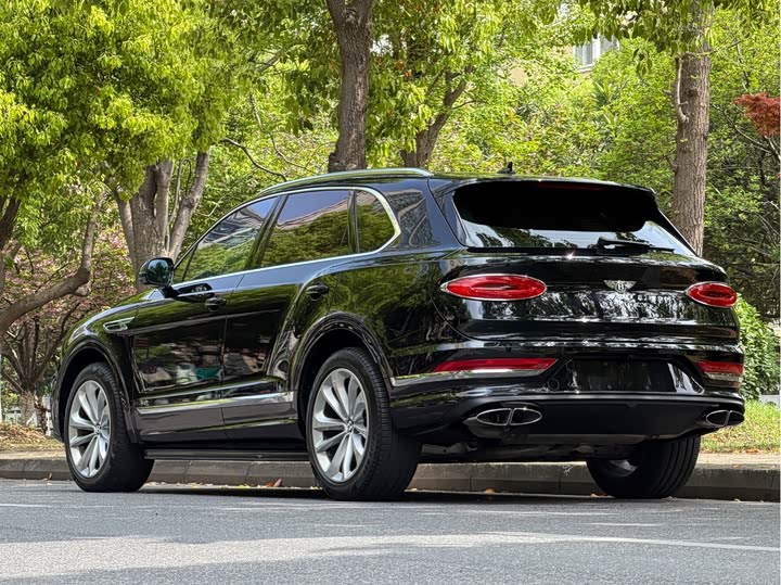 Bentley Bentayga, 2022 — фото 6 из 9