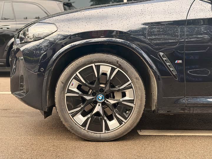 BMW iX3, 2024 — фото 6 из 9