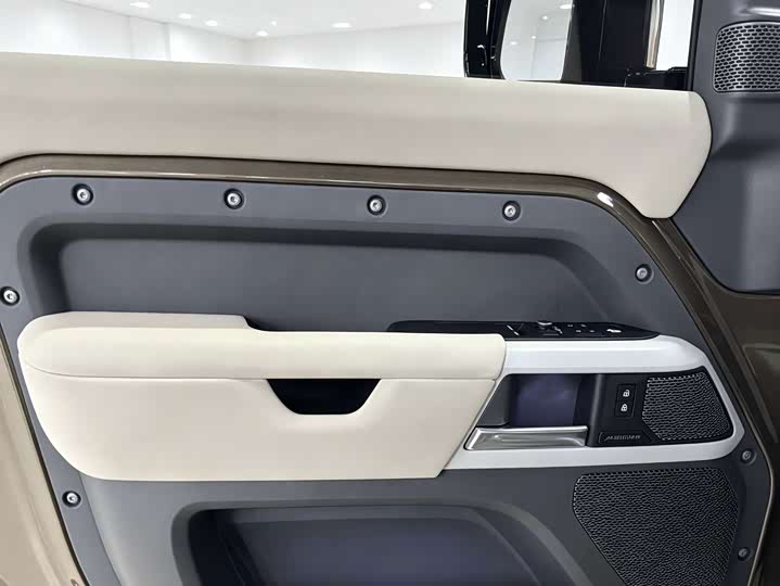 Land Rover Defender, 2021 — фото 7 из 9