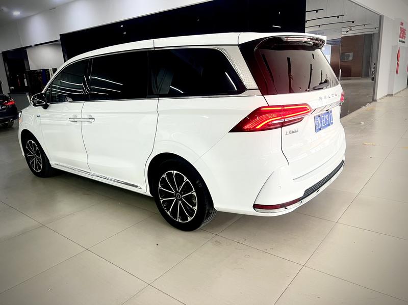 Roewe iMax 8, 2021 — фото 5 из 12