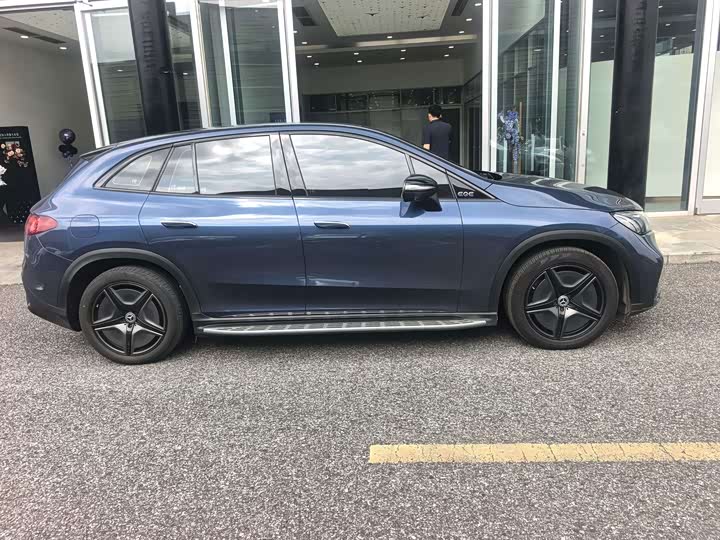 Mercedes-Benz EQE SUV, 2024 — фото 4 из 9