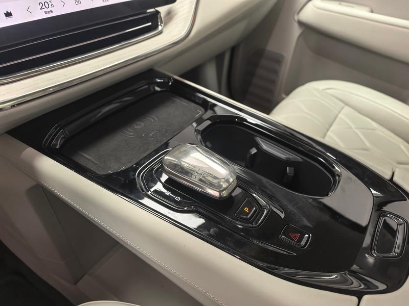 Volvo EM90, 2023 — фото 9 из 12