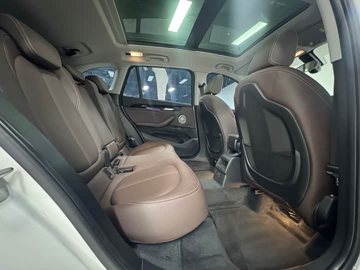 BMW X1, 2022 — фото 8 из 9