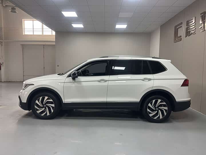 Volkswagen Tiguan L Pro, 2025 — фото 7 из 9