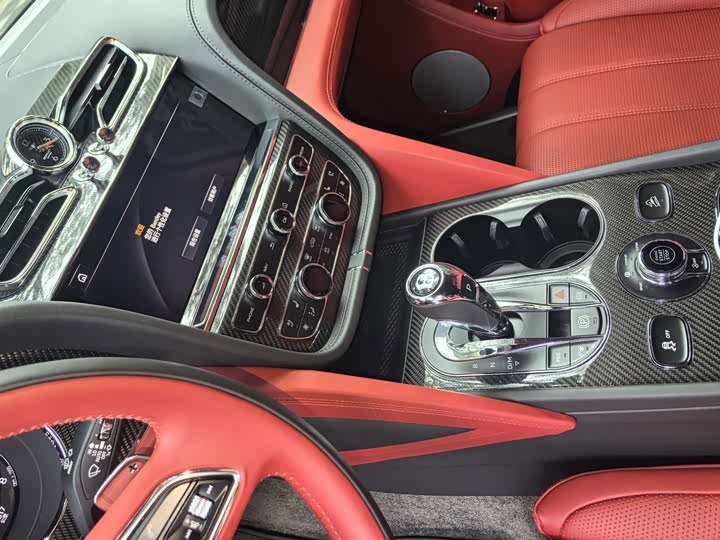 Bentley Bentayga, 2023 — фото 8 из 9