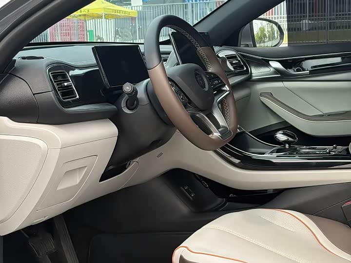 BYD Qin Plus, 2023 — фото 4 из 9