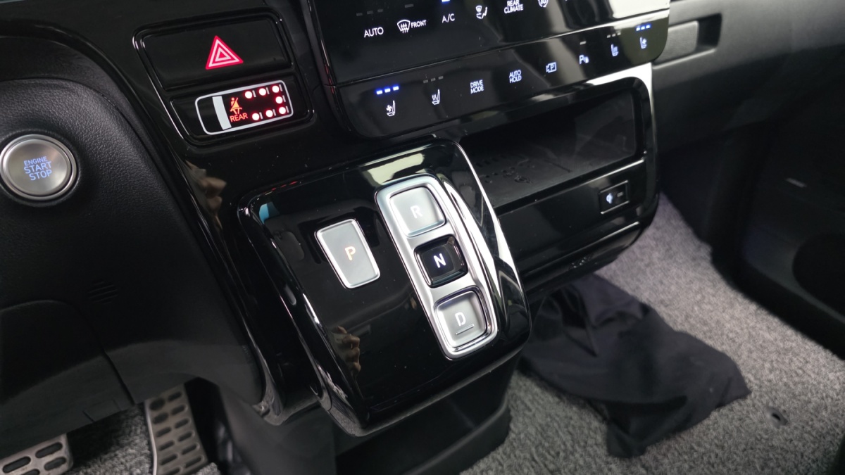 Hyundai Staria, 2025 — фото 8 из 12
