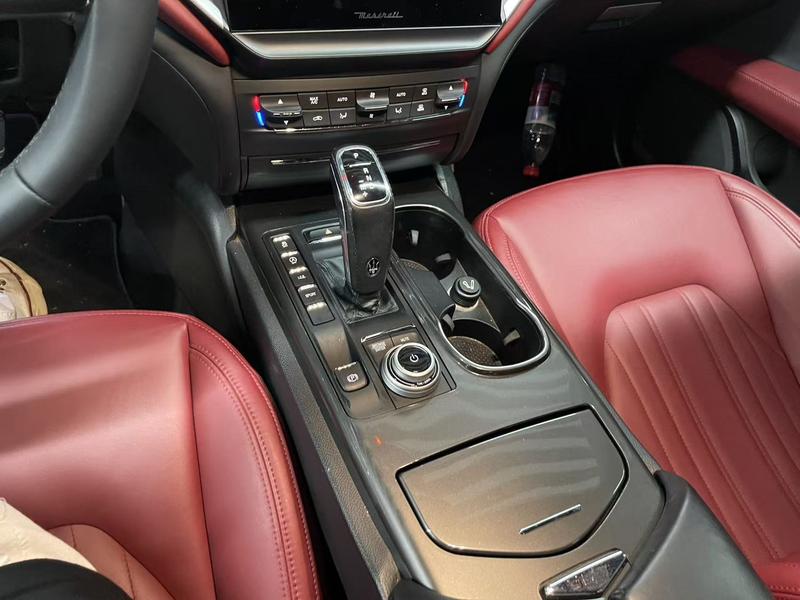 Maserati Ghibli, 2021 — фото 10 из 12