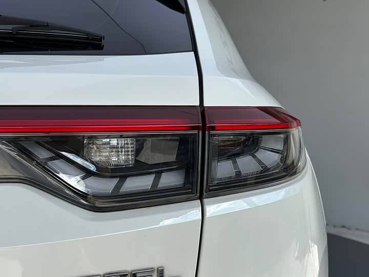 Honda Vezel, 2023 — фото 8 из 9