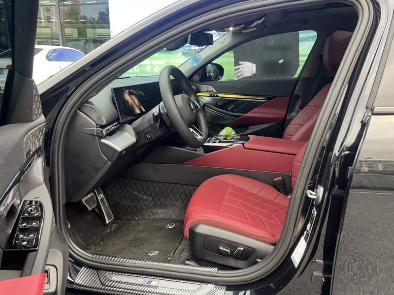 BMW 5 Series, 2025 — фото 7 из 9