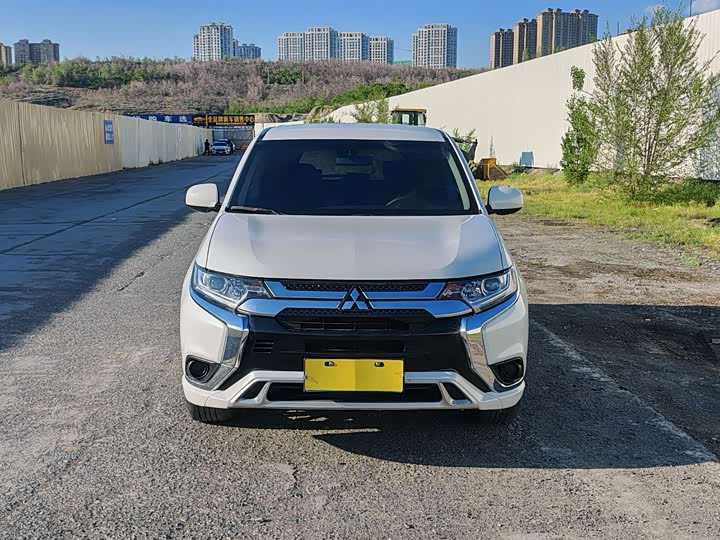 Mitsubishi Outlander, 2023 — фото 2 из 9