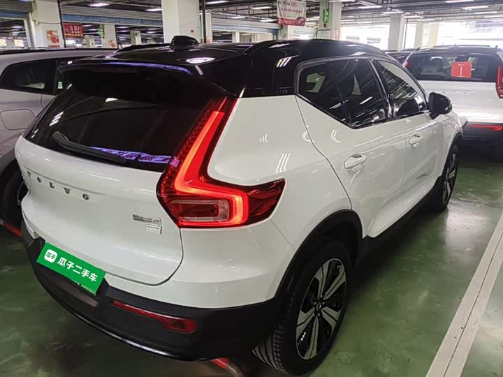 Volvo XC40 EV, 2023 — фото 7 из 9
