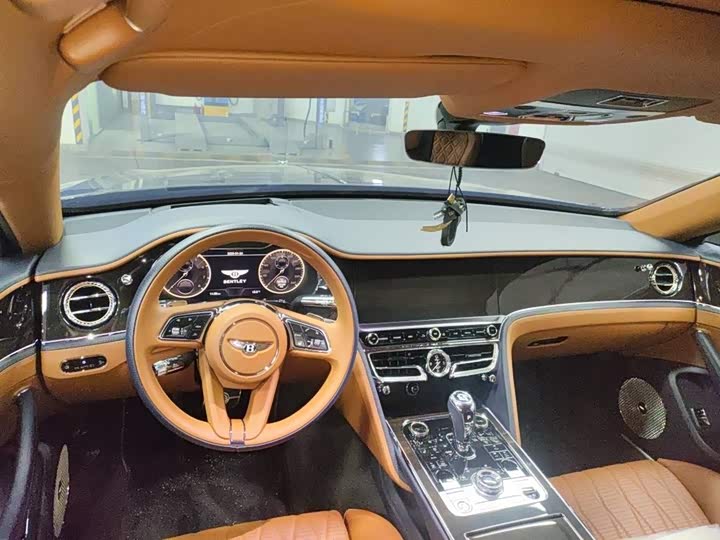 Bentley Flying Spur, 2022 — фото 8 из 9