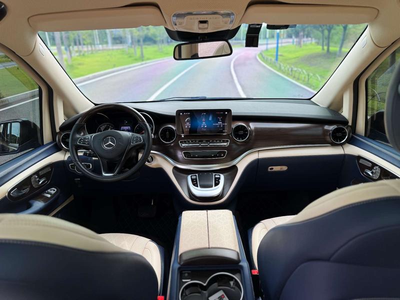 Mercedes-Benz V-Class, 2022 — фото 11 из 12
