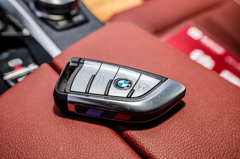 BMW 5 Series Hybrid, 2023 — фото 9 из 12
