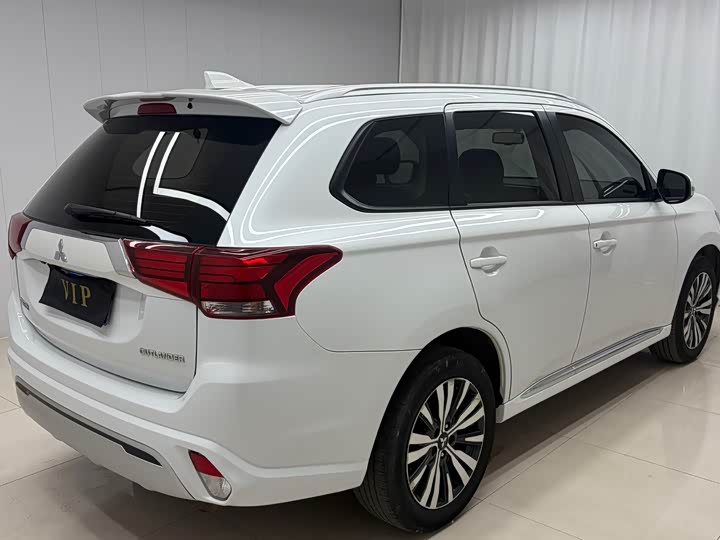 Mitsubishi Outlander, 2021 — фото 6 из 9