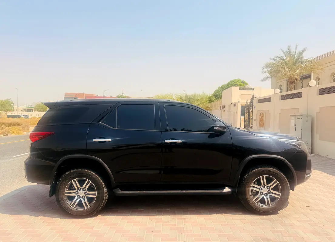 Toyota Fortuner, 2025 — фото 8 из 10
