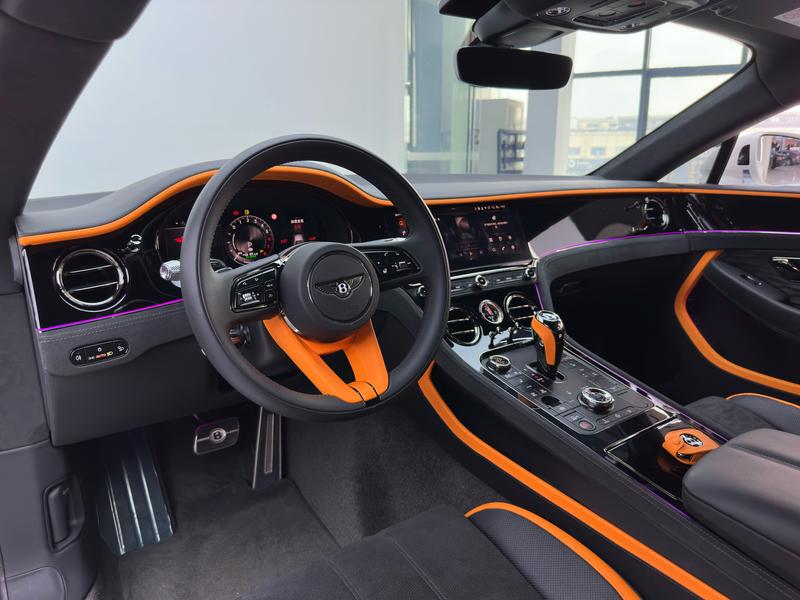 Bentley Continental GT Hybrid, 2025 — фото 8 из 12
