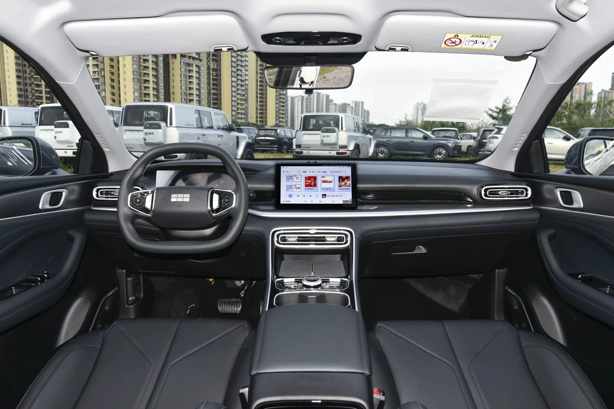 Geely Galaxy L6, 2026 — фото 7 из 12
