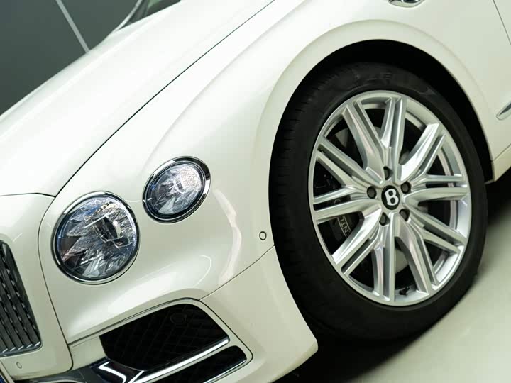 Bentley Flying Spur, 2023 — фото 3 из 9