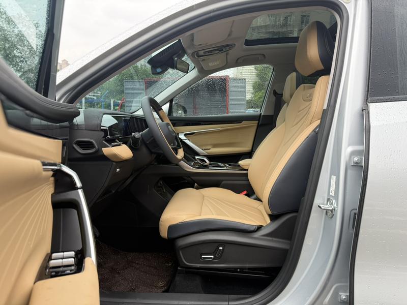 Geely Atlas L, 2023 — фото 10 из 12
