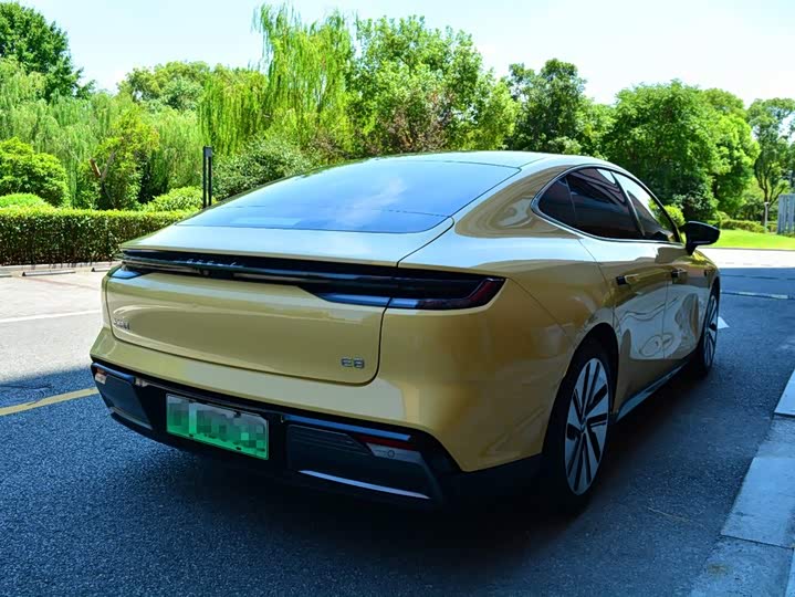 Geely Galaxy E8, 2024 — фото 4 из 9