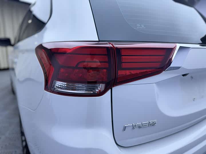 Mitsubishi Outlander, 2022 — фото 4 из 9