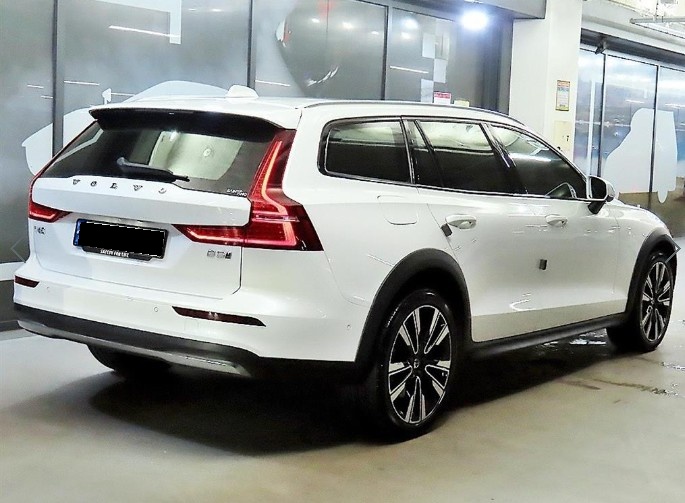 Volvo V60, 2023 — фото 4 из 12