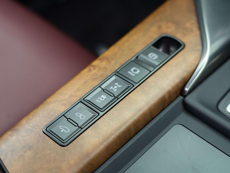 Lexus LX, 2025 — фото 10 из 11