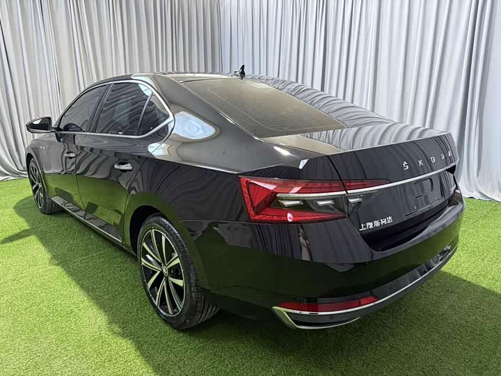 Skoda Superb, 2023 — фото 5 из 9