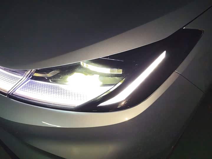 BAIC Arcfox T1, 2025 — фото 5 из 9