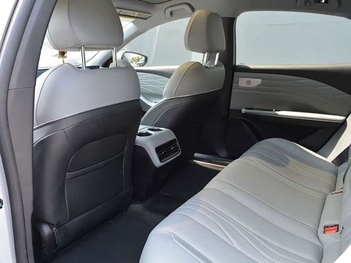 Geely Galaxy E8, 2024 — фото 8 из 9