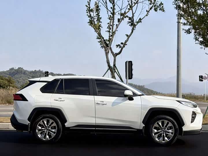 Toyota Wildlander, 2021 — фото 6 из 10