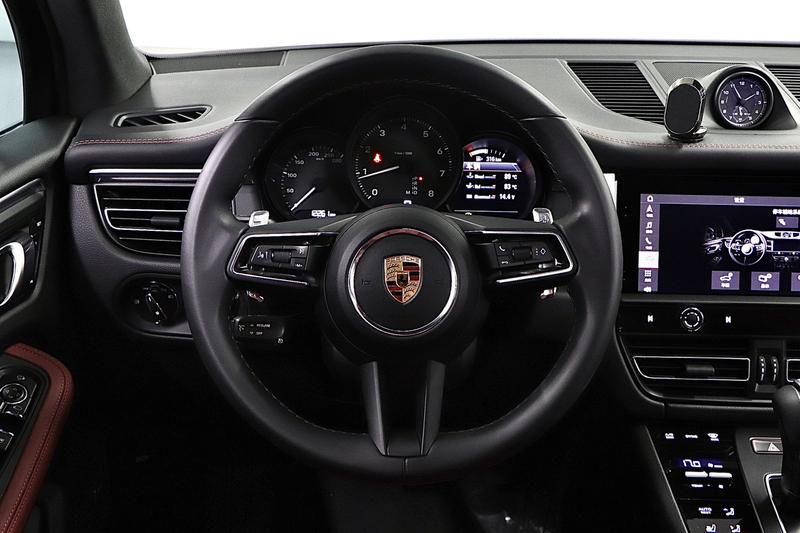 Porsche Macan, 2022 — фото 10 из 12