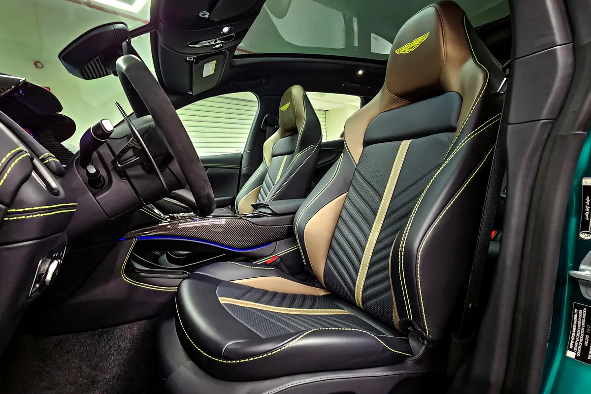 Aston Martin DBX, 2023 — фото 7 из 10