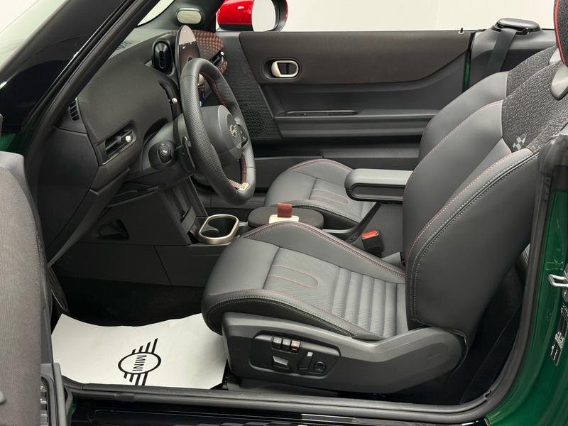 Mini Mini JCW, 2025 — фото 6 из 8
