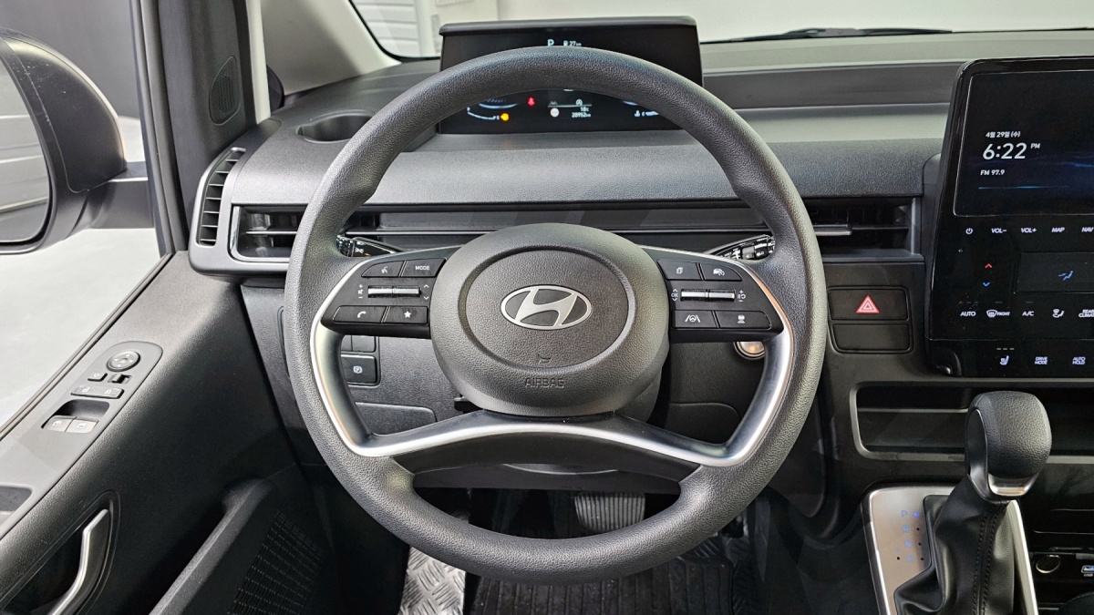 Hyundai Staria, 2024 — фото 12 из 12