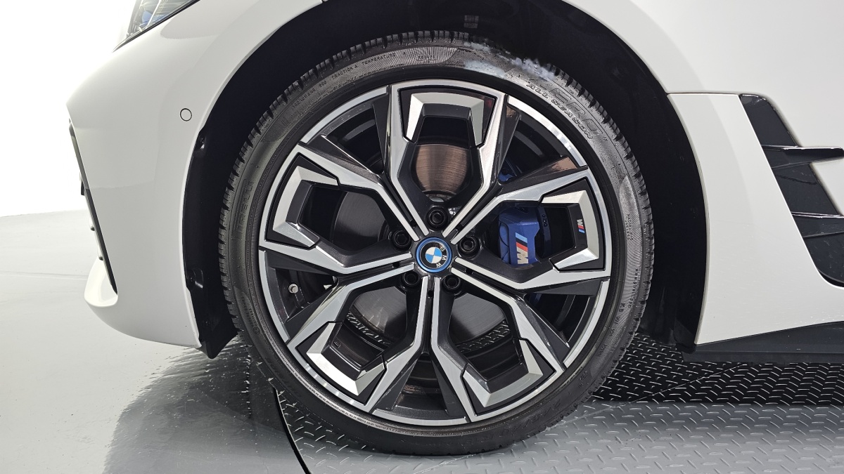 BMW i4, 2022 — фото 5 из 12