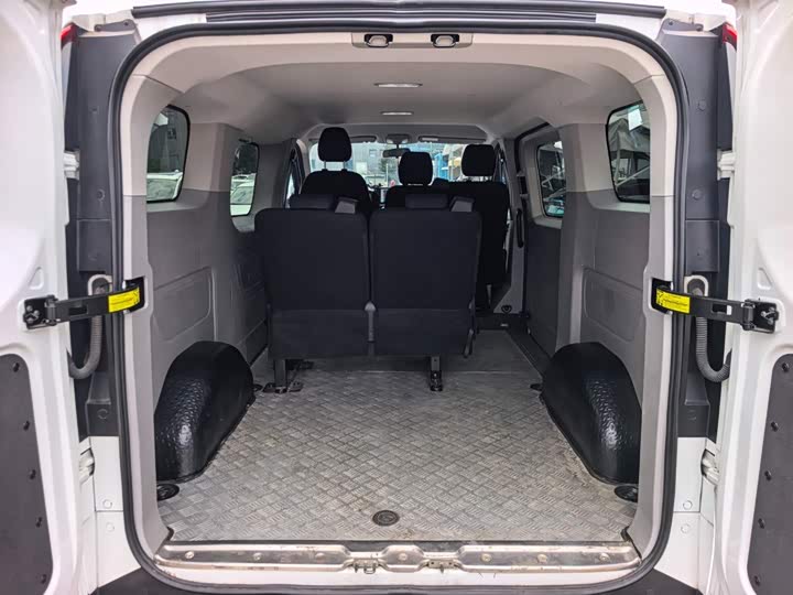 Maxus V70, 2023 — фото 7 из 9