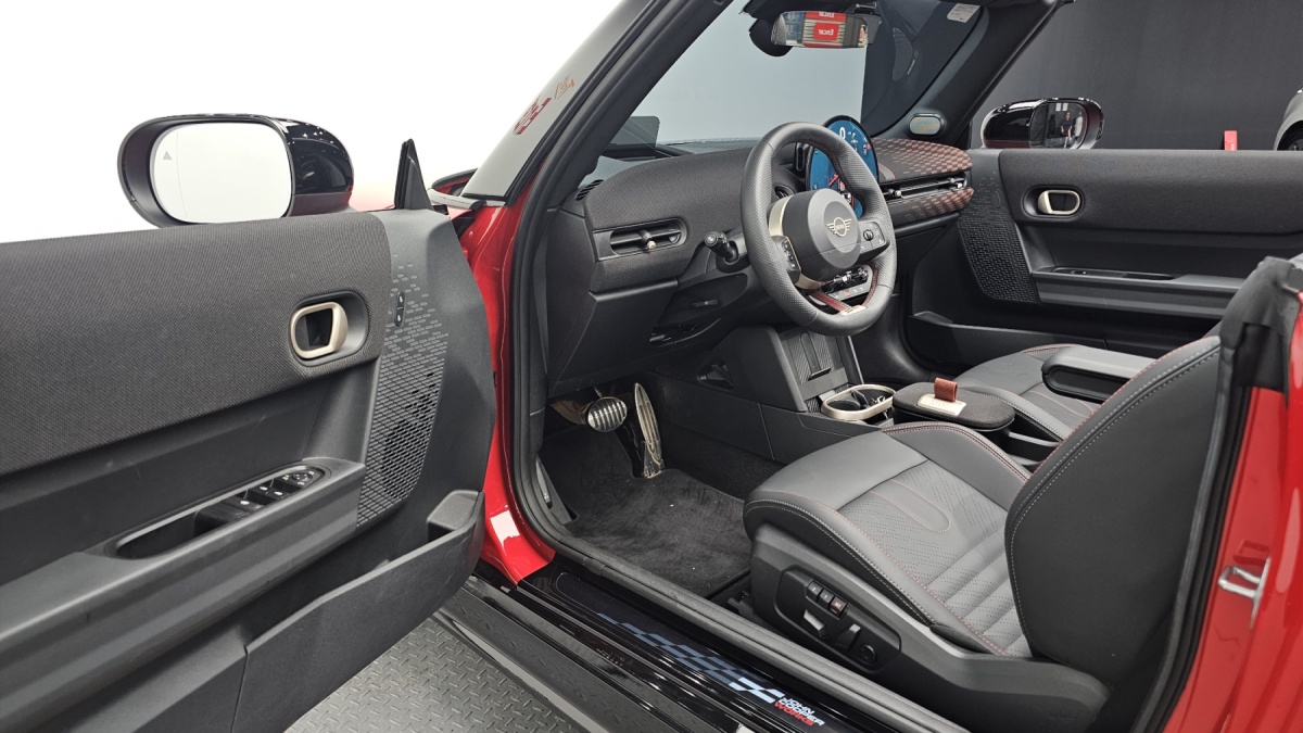 Mini Cooper Convertible, 2025 — фото 11 из 12