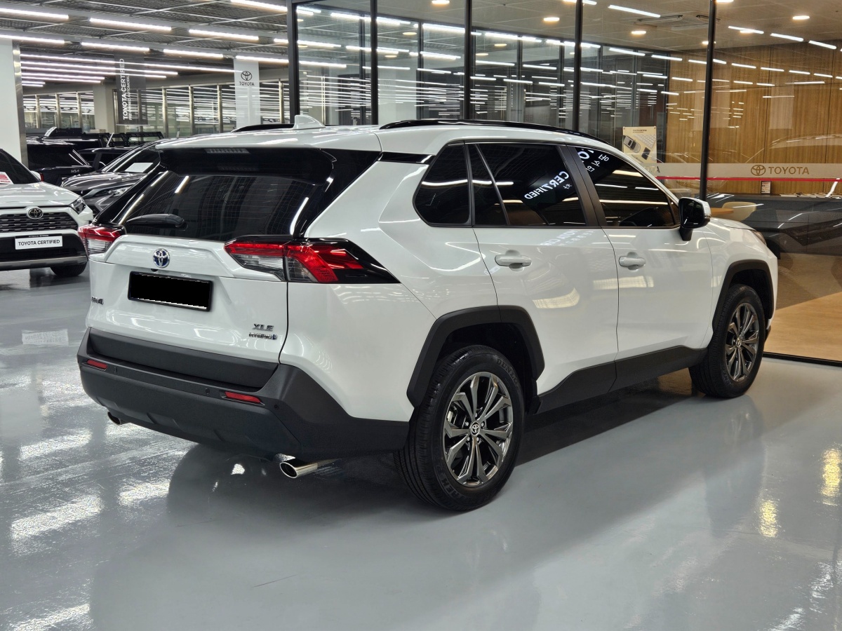 Toyota RAV4, 2024 — фото 2 из 12