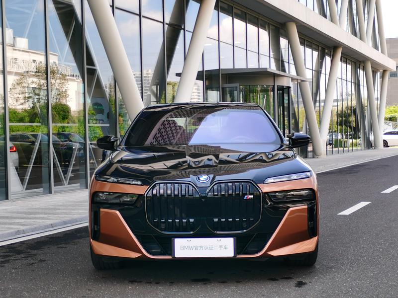 BMW i7, 2024 — фото 2 из 12