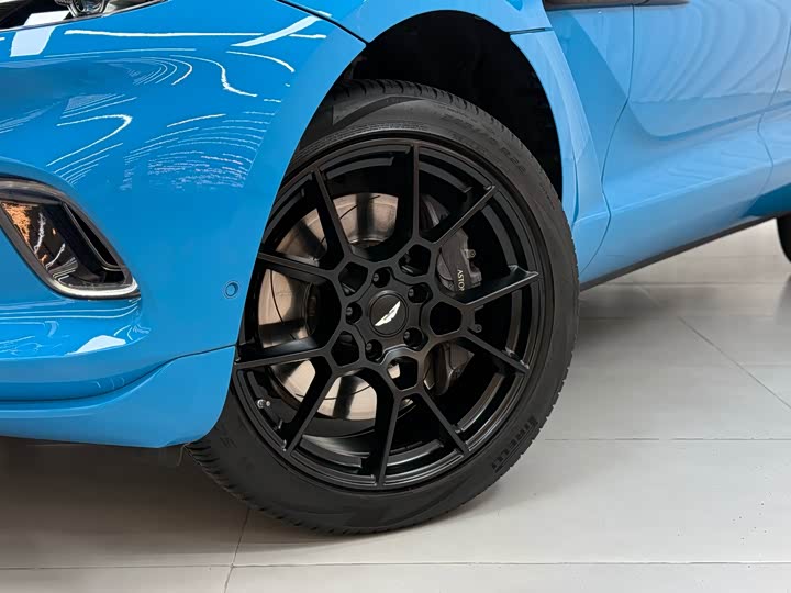 Aston Martin DBX, 2022 — фото 7 из 9