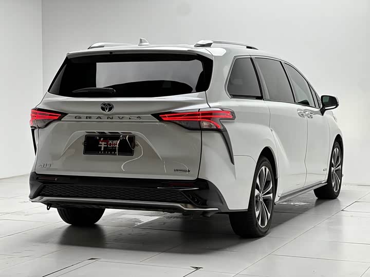 Toyota Granvia, 2023 — фото 4 из 5