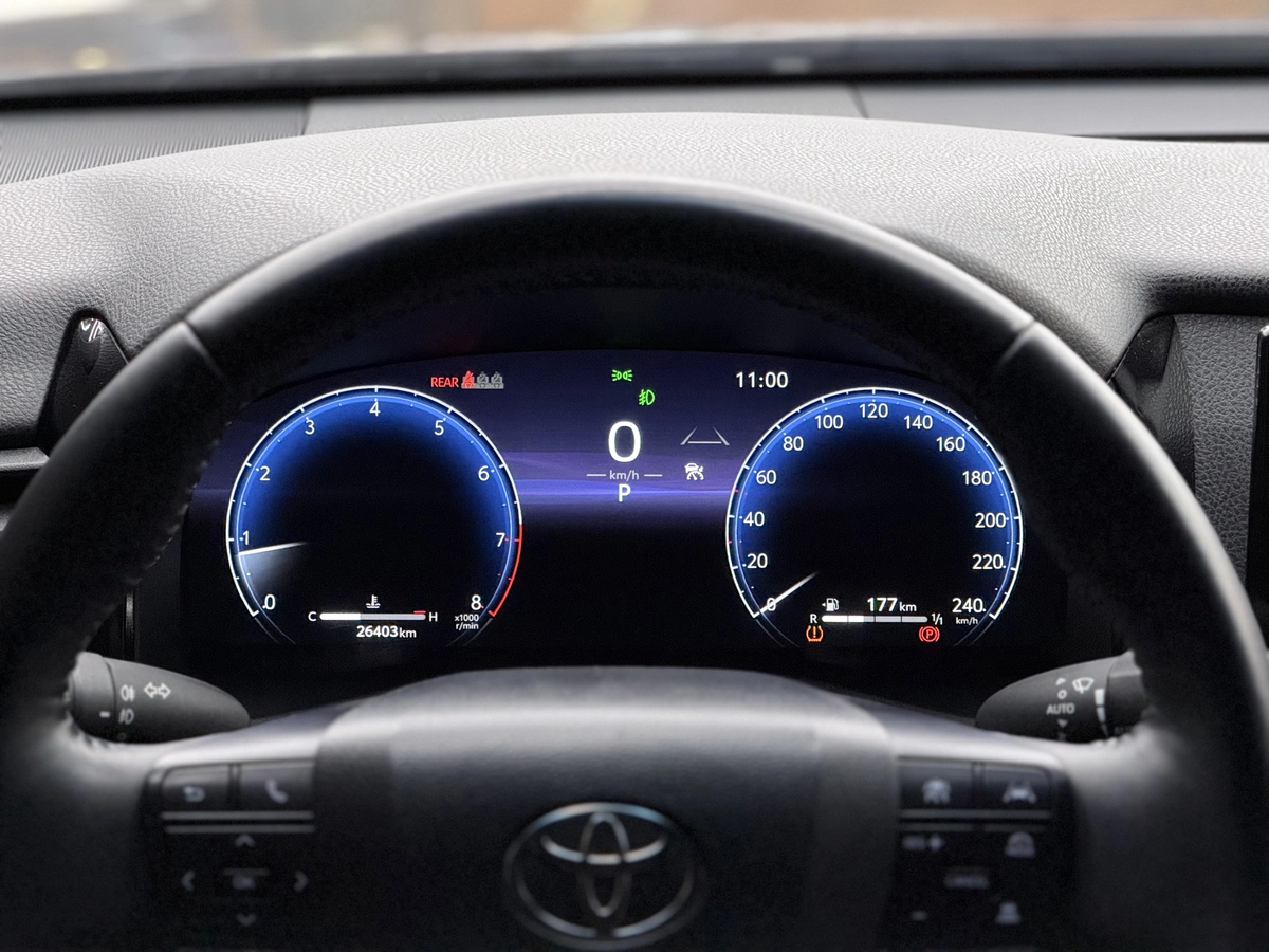 Toyota Camry, 2024 — фото 8 из 12