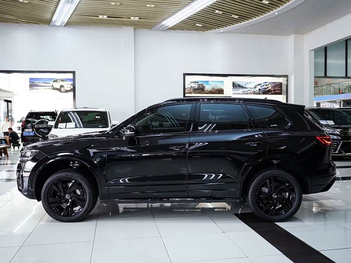 Volkswagen Touareg, 2023 — фото 2 из 9